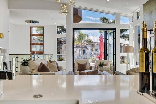 719 1st Place, Hermosa Beach, CA 90254