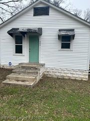404 N 10th Street, Van Buren, AR 72956