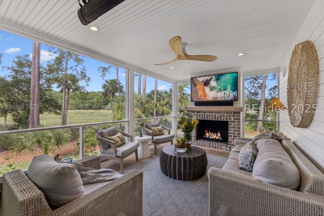 221 Callawassie Dr, Okatie, SC 29909