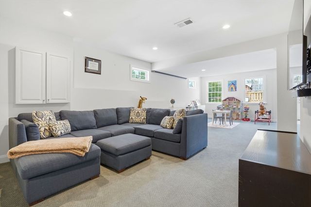 45 Hemlock Way, Cohasset, MA 02025