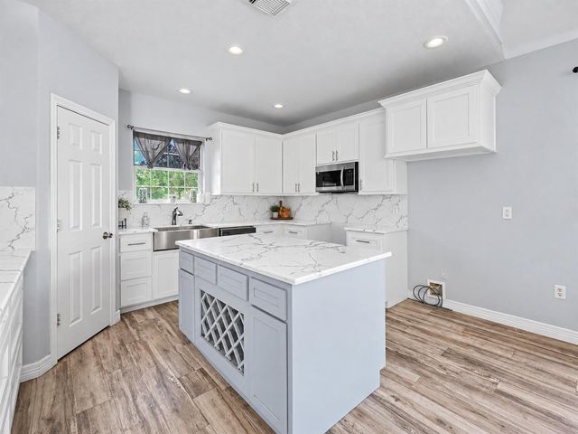 5110 Lakeshore Drive, Willis, TX 77318