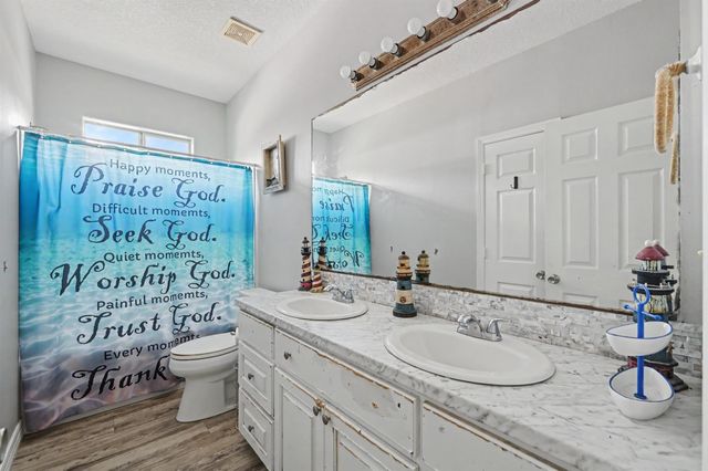 5110 Lakeshore Drive, Willis, TX 77318