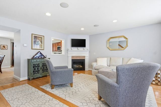 20 Kensington Way 20, Tewksbury, MA 01876