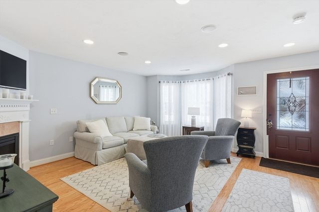 20 Kensington Way 20, Tewksbury, MA 01876