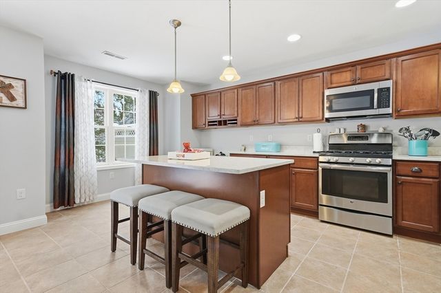 20 Kensington Way 20, Tewksbury, MA 01876