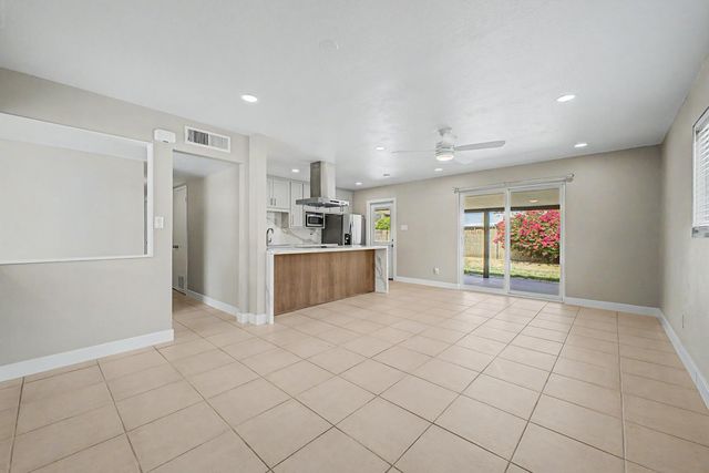 8730 E Rancho Vista Drive, Scottsdale, AZ 85251