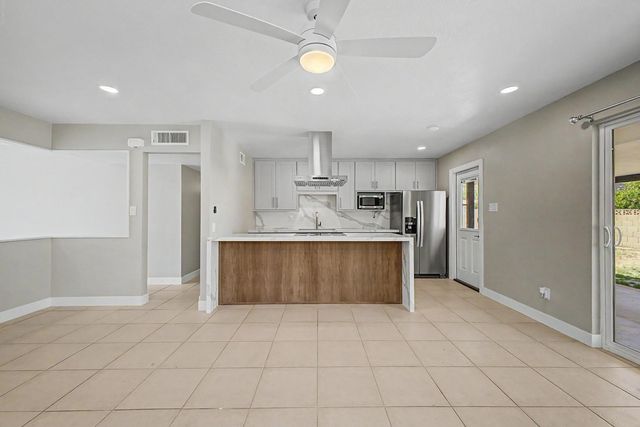 8730 E Rancho Vista Drive, Scottsdale, AZ 85251