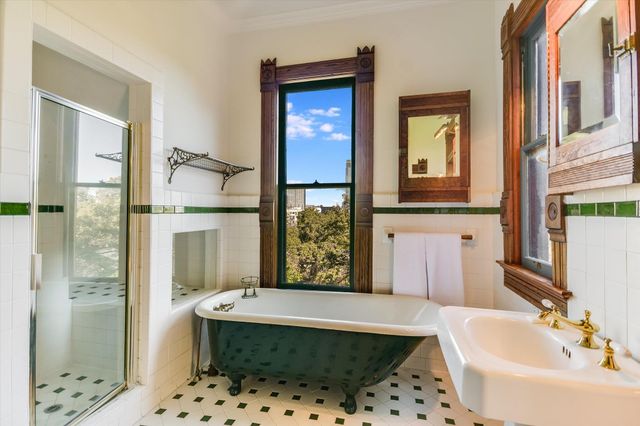 400 Academy DR, Austin, TX 78704