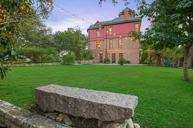 400 Academy DR, Austin, TX 78704