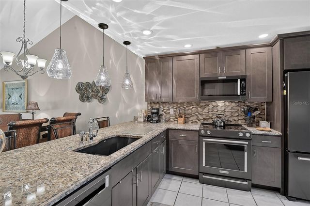 3217 SANDLEHEATH 45, Sarasota, FL 34235