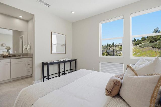 2814 Avella Cir, San Diego, CA 92108