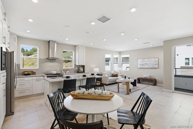 2814 Avella Cir, San Diego, CA 92108