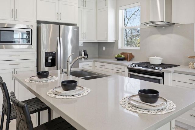 2814 Avella Cir, San Diego, CA 92108