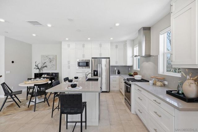 2814 Avella Cir, San Diego, CA 92108