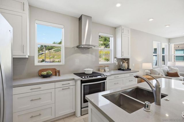 2814 Avella Cir, San Diego, CA 92108