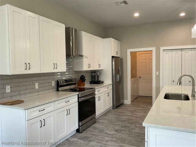 3037 Royal Oaks Court, Sebring, FL 33875