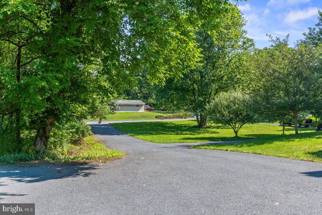 4317 WINTHROP DR, Harrisburg, PA 17112