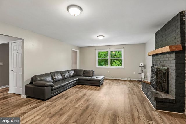 4317 WINTHROP DR, Harrisburg, PA 17112