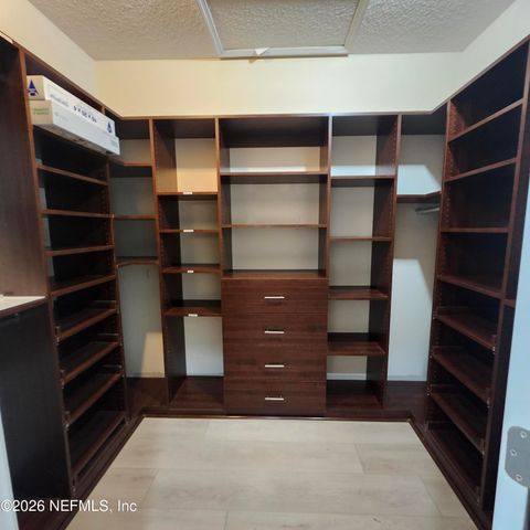 201 EDGEFORD Court, St. Johns, FL 32259