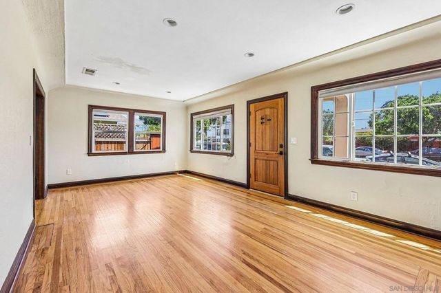 3378 N Mountain View Dr, San Diego, CA 92116