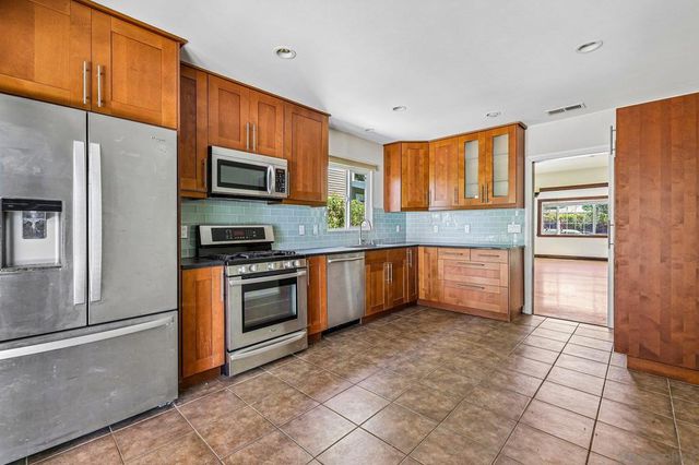 3378 N Mountain View Dr, San Diego, CA 92116