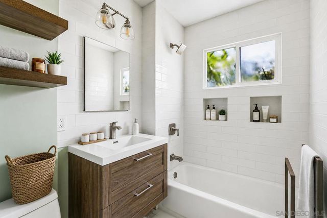 3378 N Mountain View Dr, San Diego, CA 92116