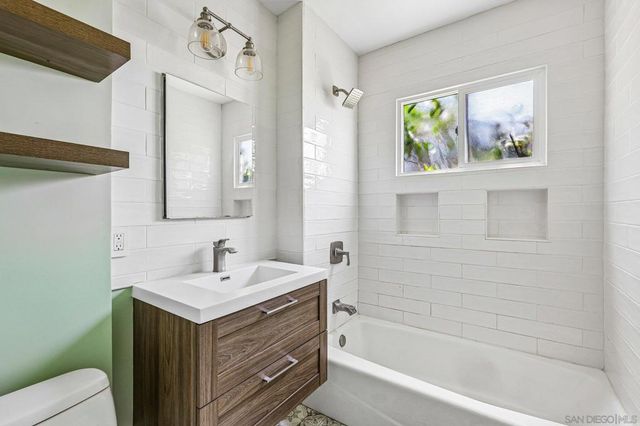 3378 N Mountain View Dr, San Diego, CA 92116