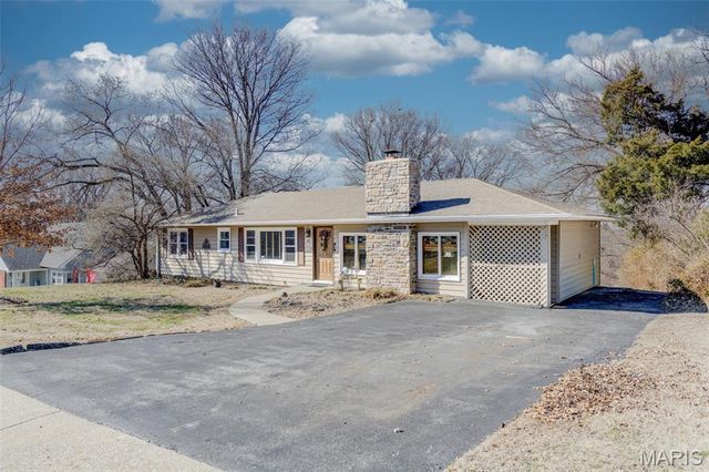 34 James Drive, St Charles, MO 63301