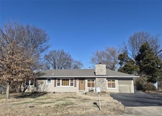 34 James Drive, St Charles, MO 63301