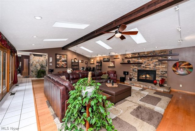 21327 Oak Bark Trail, Strongsville, OH 44149