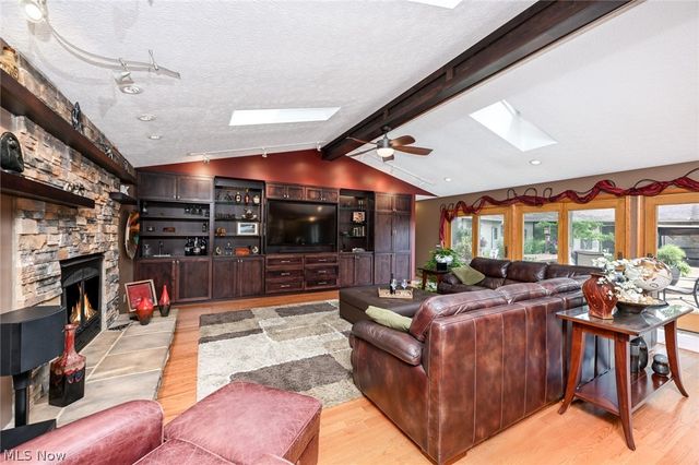 21327 Oak Bark Trail, Strongsville, OH 44149