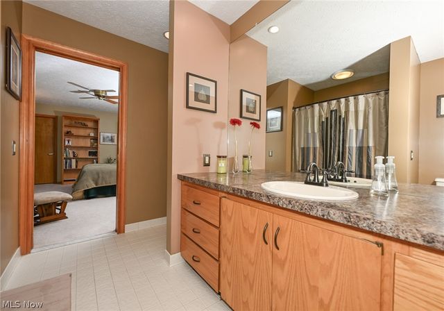 21327 Oak Bark Trail, Strongsville, OH 44149