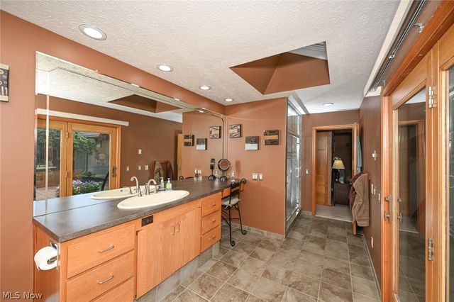 21327 Oak Bark Trail, Strongsville, OH 44149