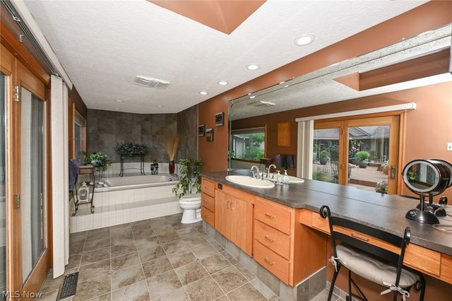 21327 Oak Bark Trail, Strongsville, OH 44149