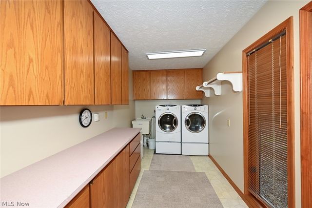 21327 Oak Bark Trail, Strongsville, OH 44149