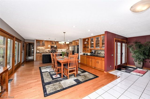 21327 Oak Bark Trail, Strongsville, OH 44149