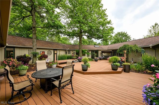 21327 Oak Bark Trail, Strongsville, OH 44149