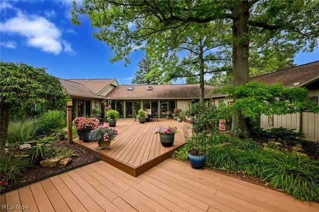 21327 Oak Bark Trail, Strongsville, OH 44149