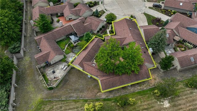 21327 Oak Bark Trail, Strongsville, OH 44149