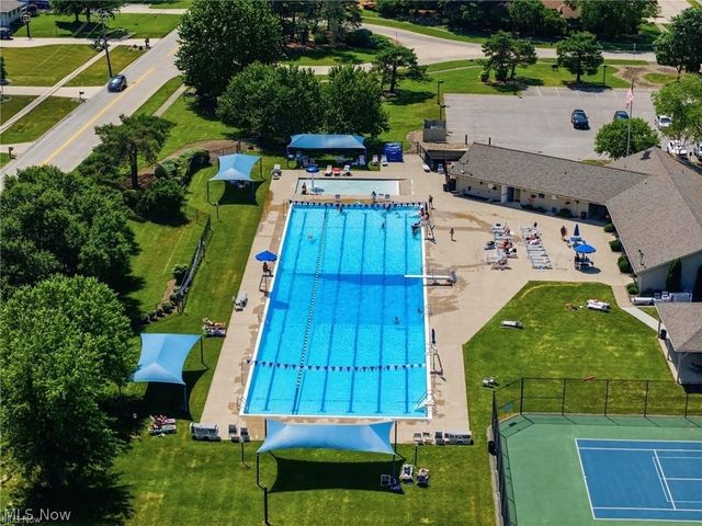 21327 Oak Bark Trail, Strongsville, OH 44149