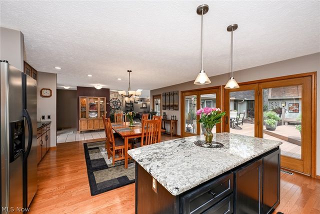 21327 Oak Bark Trail, Strongsville, OH 44149