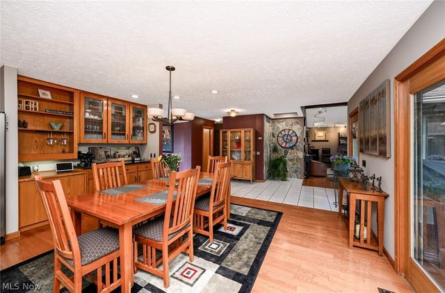 21327 Oak Bark Trail, Strongsville, OH 44149