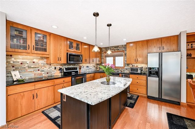 21327 Oak Bark Trail, Strongsville, OH 44149