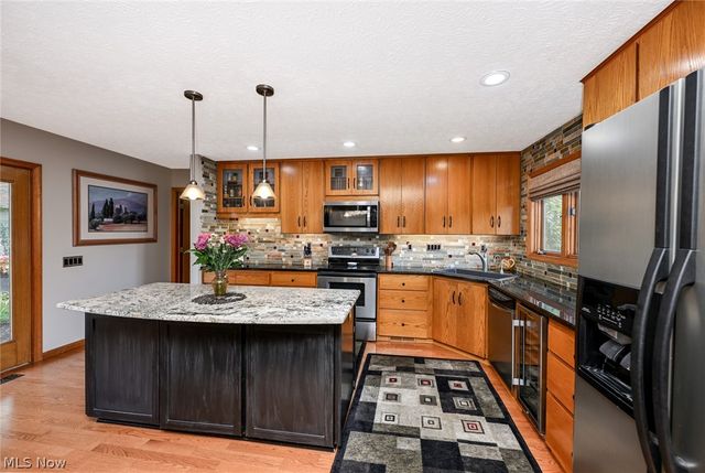 21327 Oak Bark Trail, Strongsville, OH 44149