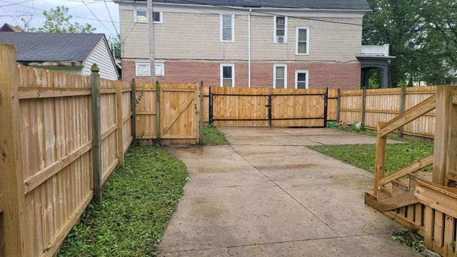 3031 W St Paul AVENUE, Milwaukee, WI 53208