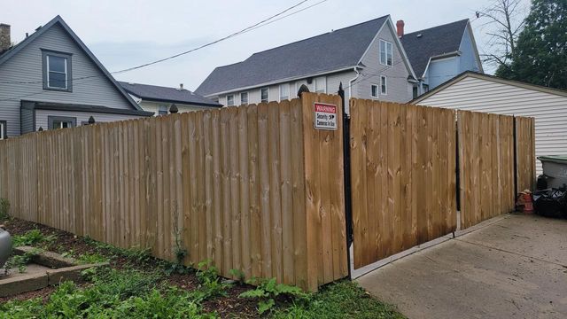 3031 W St Paul AVENUE, Milwaukee, WI 53208