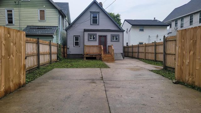 3031 W St Paul AVENUE, Milwaukee, WI 53208