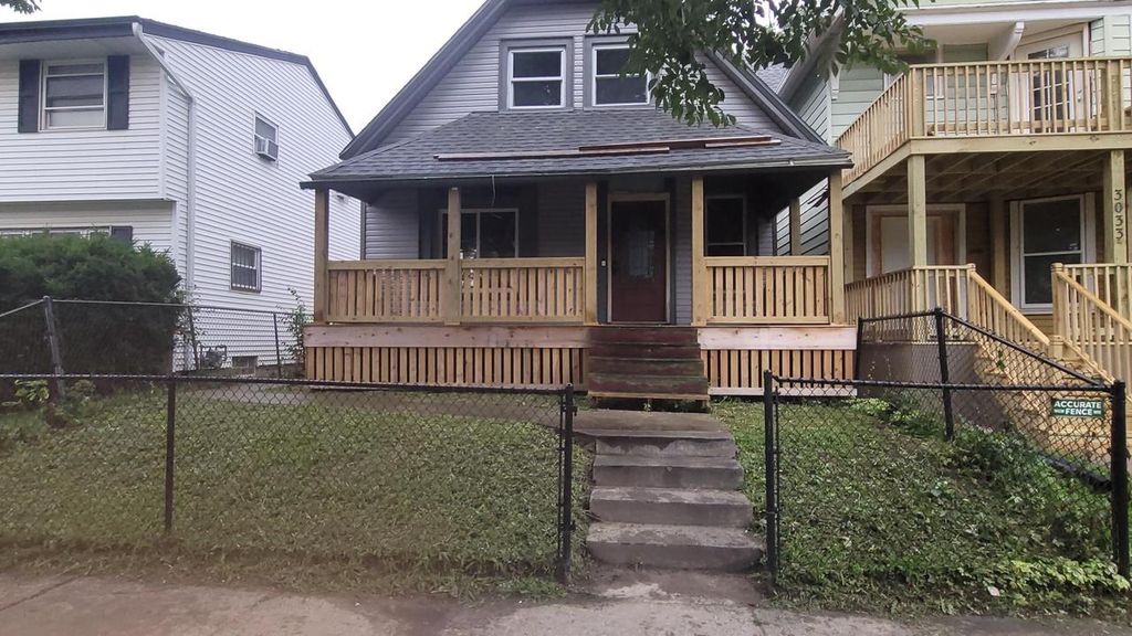 3031 W St Paul AVENUE, Milwaukee, WI 53208
