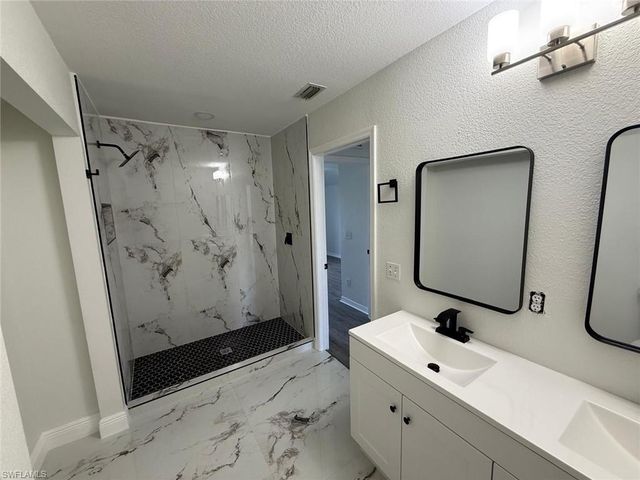 5248 Confederate DR, Naples, FL 34113