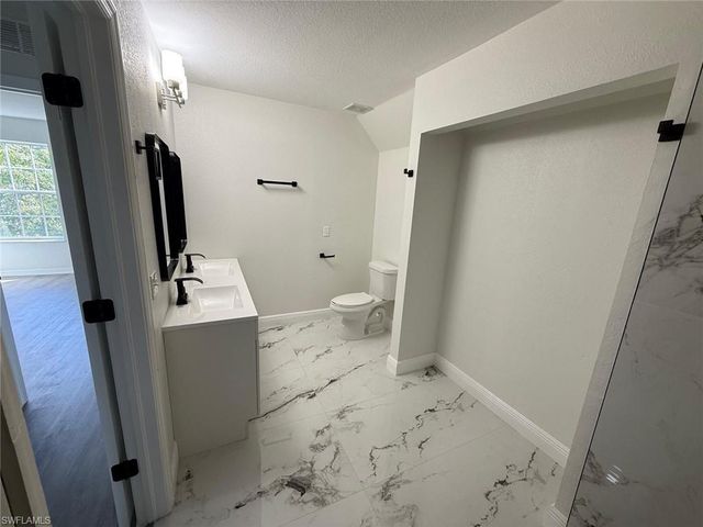 5248 Confederate DR, Naples, FL 34113